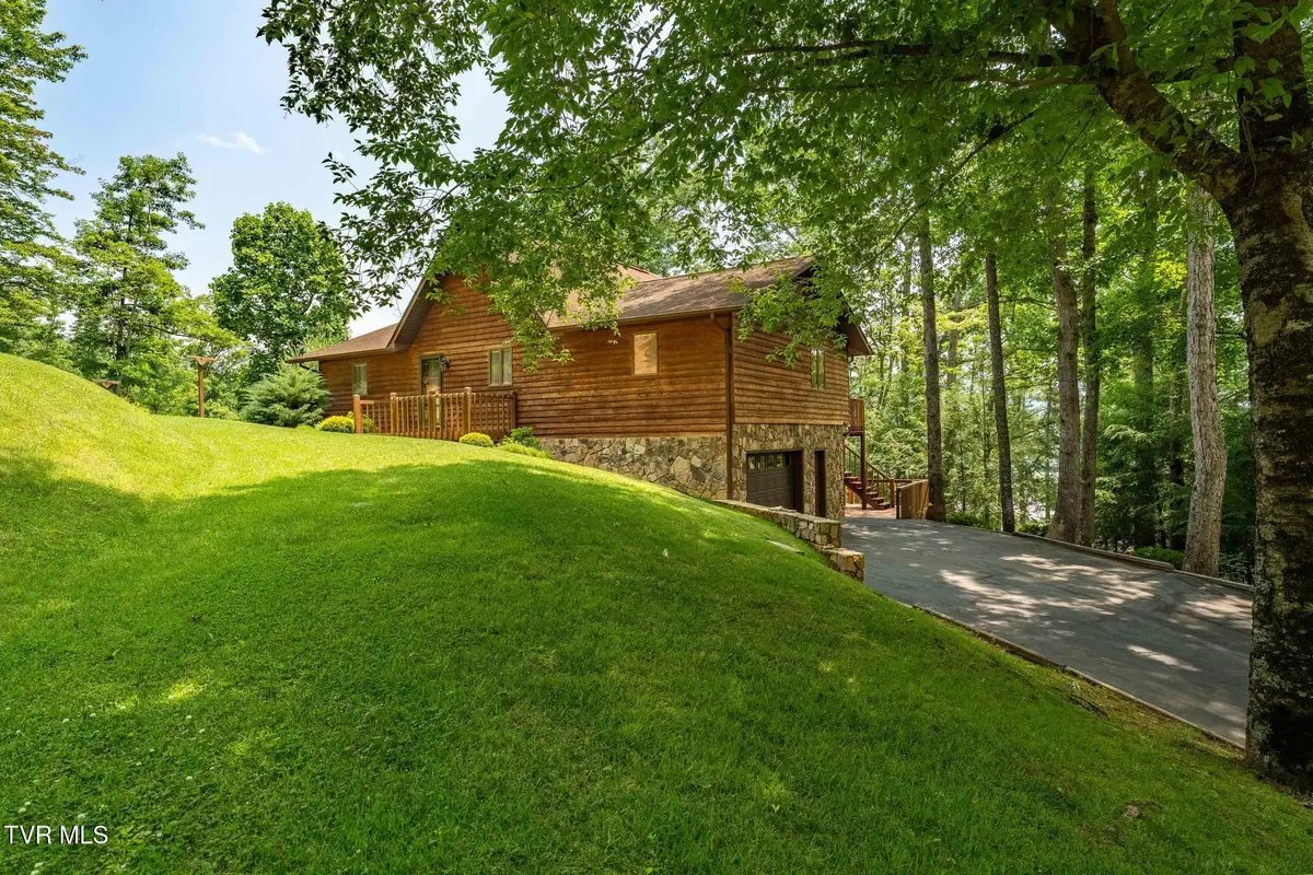 196 Hiddenwood Drive, Mountain City, TN 37683 - #1