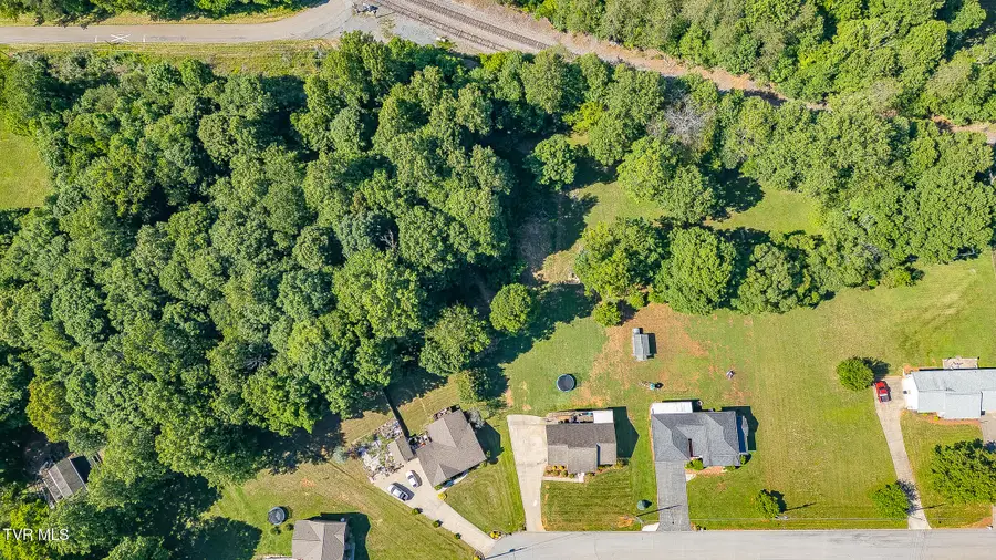 850 Topeka Drive, Mount Carmel, TN 37645 - #2