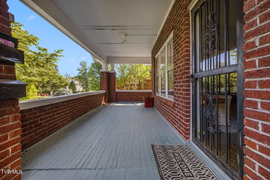 610 East Unaka Avenue, Johnson City, TN 37601 - #2