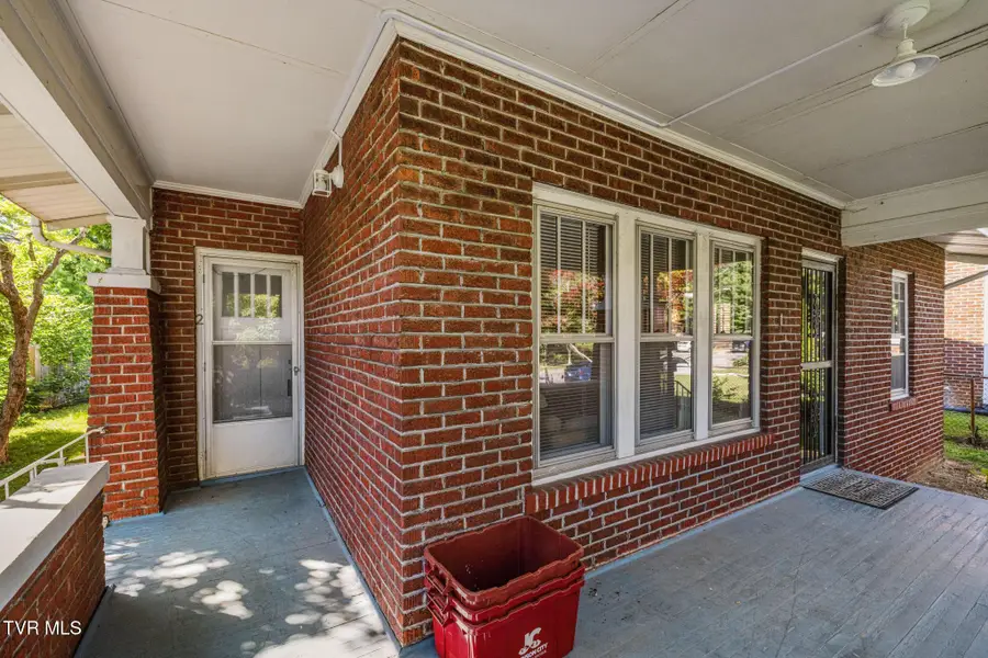 610 East Unaka Avenue, Johnson City, TN 37601 - #3