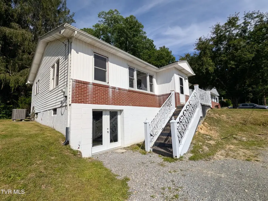 235 Southeast Glade Street, Wise, VA 24293 - #2