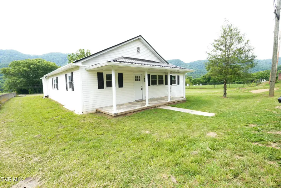 327 Walnut Street, Gate City, VA 24251 - #2