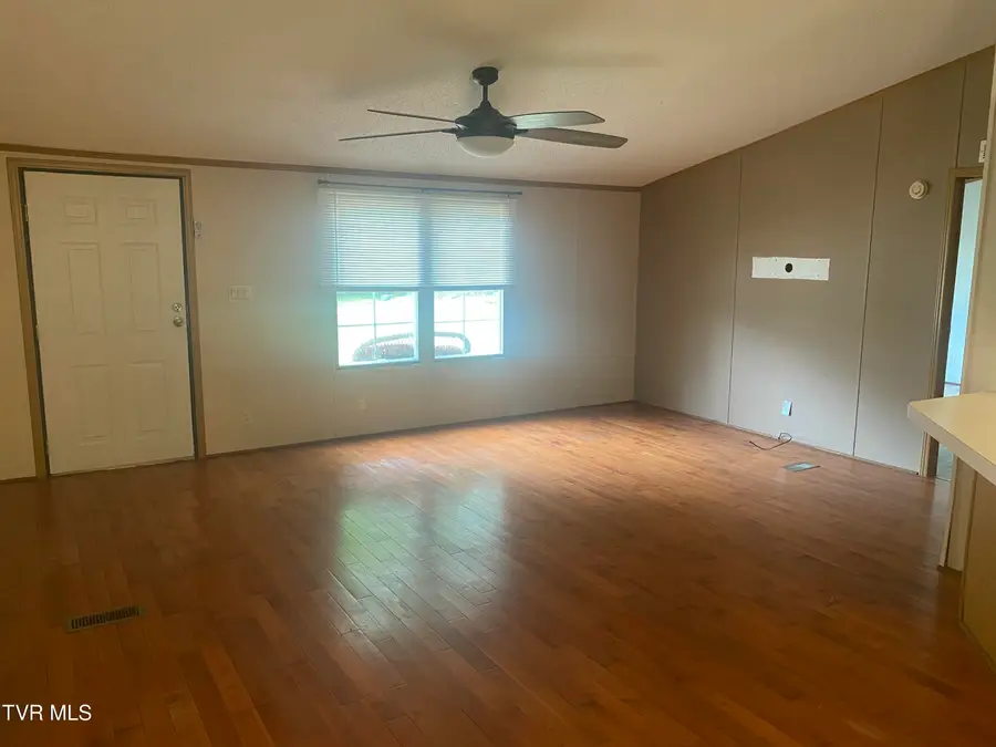 6218 Lake Road, Big Stone Gap, VA 24219 - #2