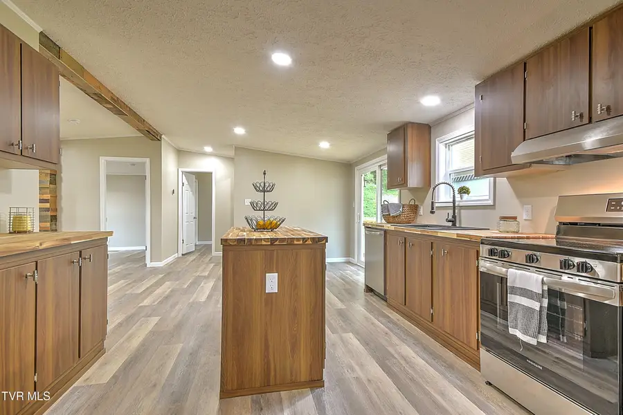 205 Broad Street, Weber City, VA 24290 - #3