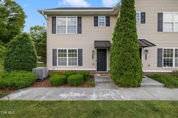 2121 South Greenwood Drive #Apt 100, Johnson City, TN 37604
