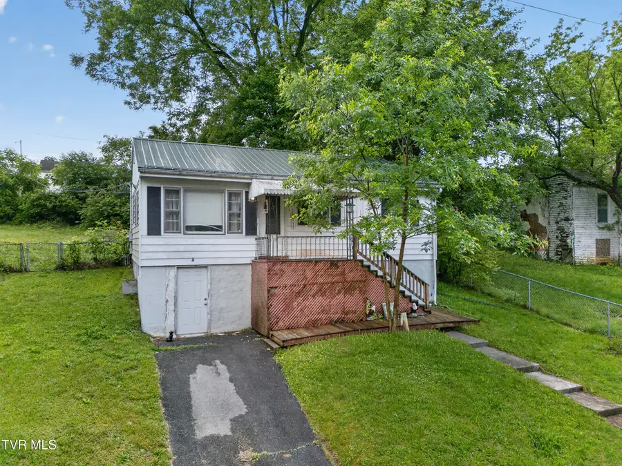 221 Mumpower Drive, Bristol, VA 24201 - #2