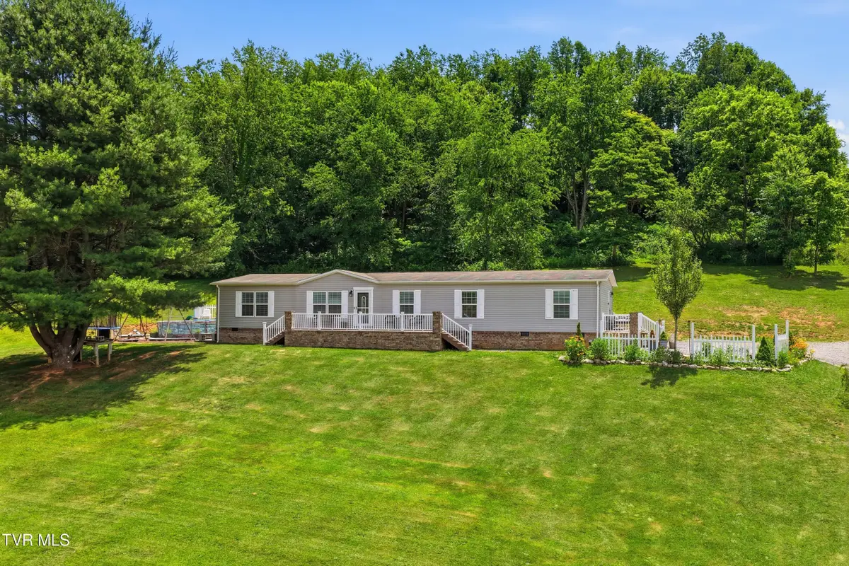 634 East Cross Roads Drive, Lebanon, VA 24266 - #1