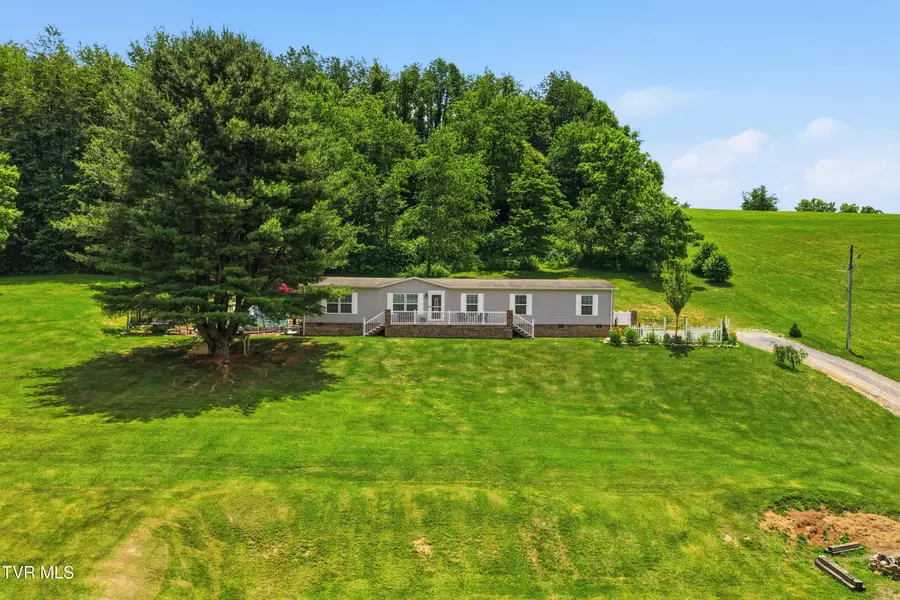 634 East Cross Roads Drive, Lebanon, VA 24266 - #2