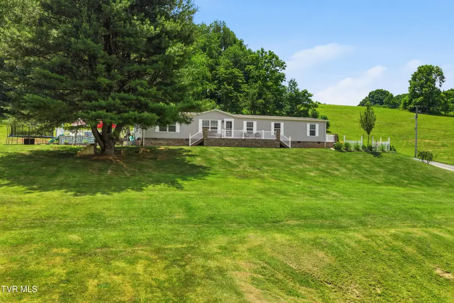 634 East Cross Roads Drive, Lebanon, VA 24266 - #3