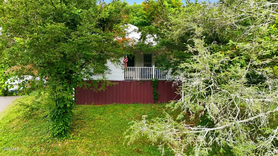 806 Beech Street, Elizabethton, TN 37643 - #2