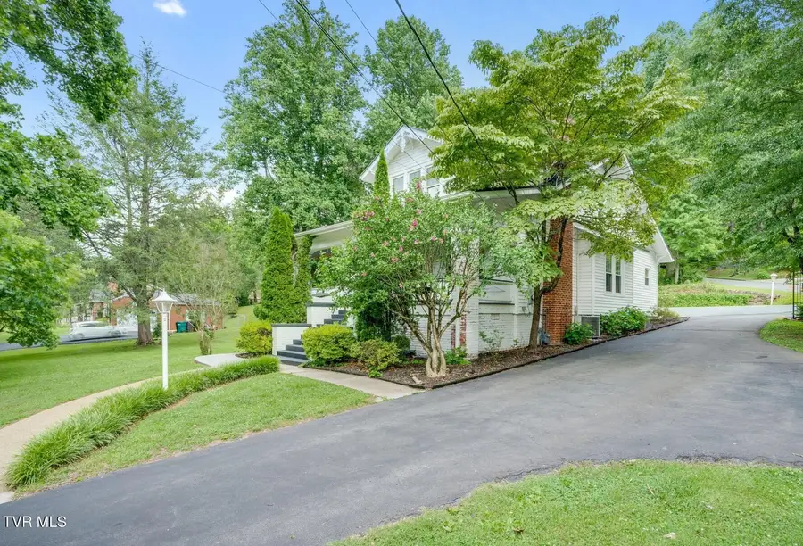 808 Holly Avenue, Erwin, TN 37650 - #3