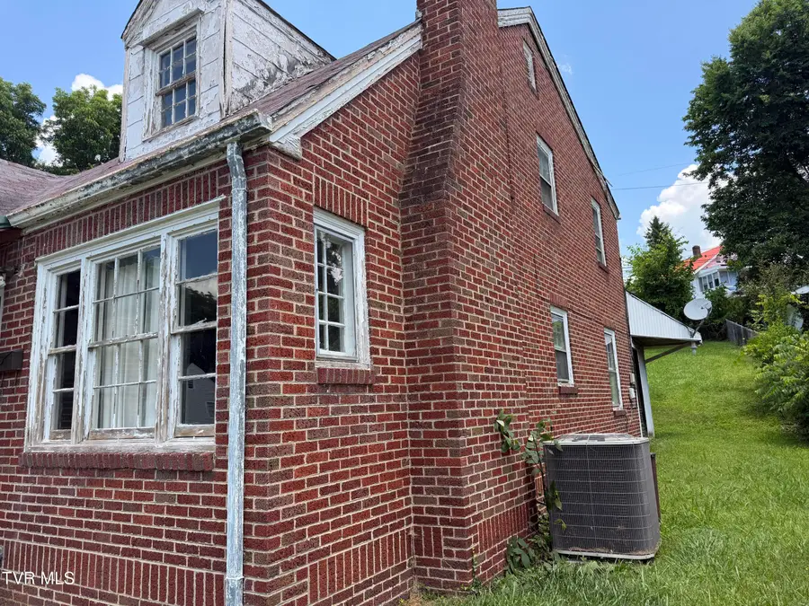 1017 Yadkin Street, Kingsport, TN 37660 - #2