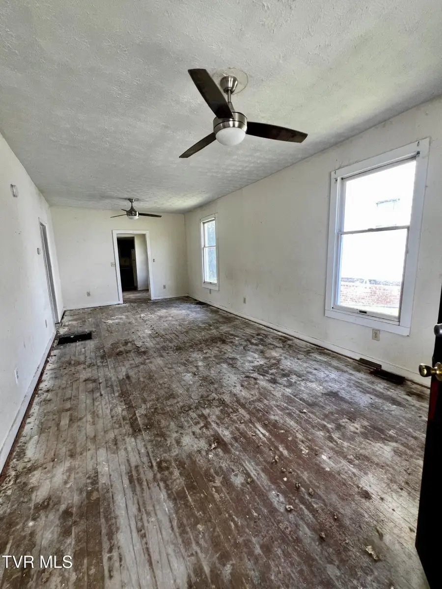 209 East Ravine Road, Kingsport, TN 37660 - #2