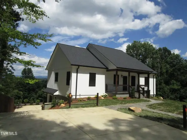 122 Five Oaks Drive, Johnson City, TN 37604