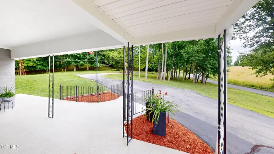 705 Lee Street, Elizabethton, TN 37643 - #3