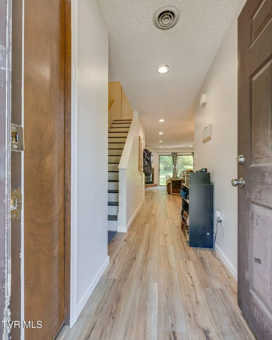 2420 Volunteer Parkway #Apt 15, Bristol, TN 37620 - #3