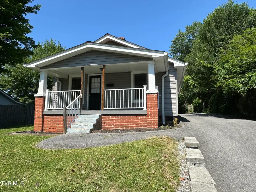 2712 Fort Henry Drive, Kingsport, TN 37664 - #2