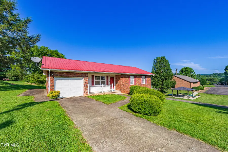 110 Hill Avenue, Surgoinsville, TN 37873 - #2