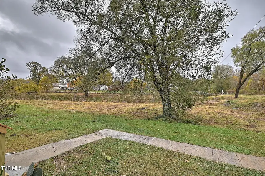 1004 South Wilcox Drive, Kingsport, TN 37660 - #3