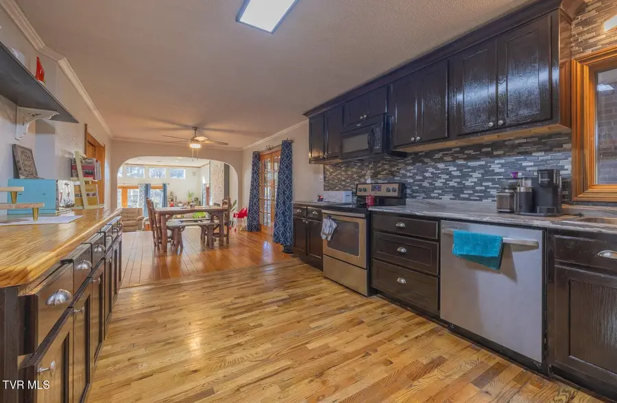 126 Southeast Walnut Drive, Wise, VA 24293 - #2