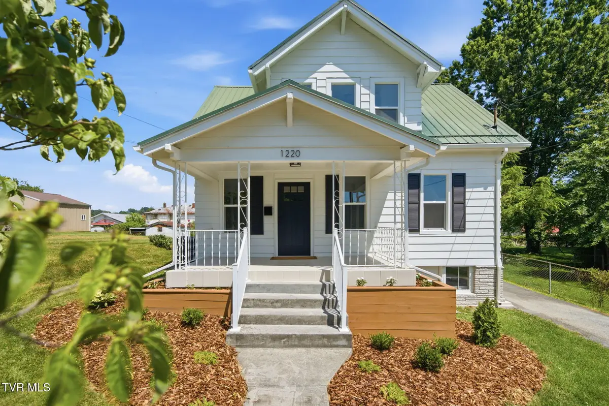 1220 Massachusetts Avenue, Bristol, VA 24201 - #1