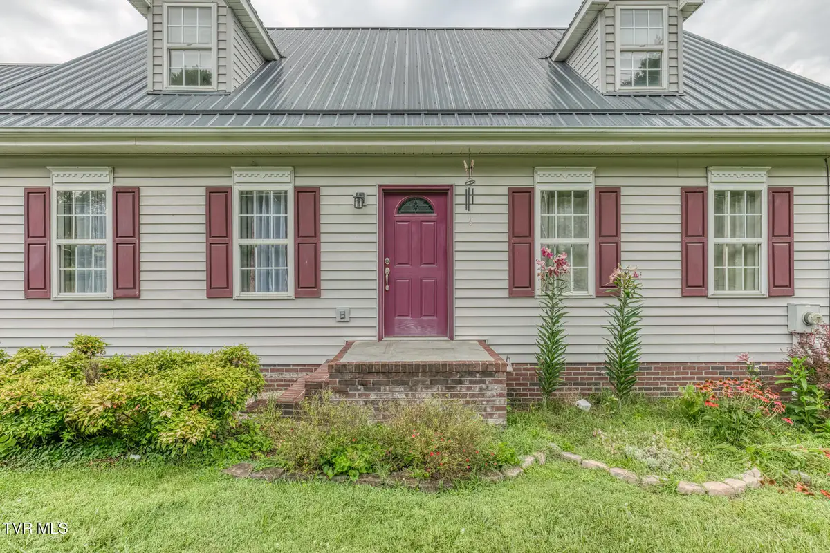 807 North Mohawk Drive, Erwin, TN 37650 - #1