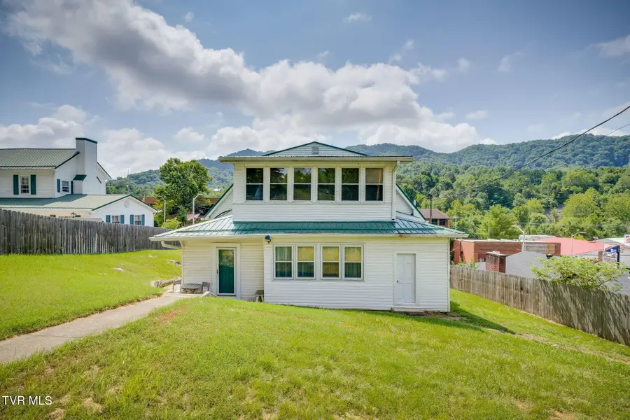 316 West Jackson Street, Gate City, VA 24251 - #2