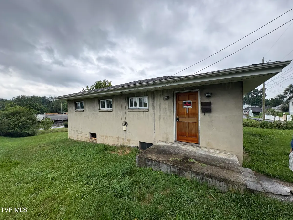 823 Maple Street, Bristol, VA 24201 - #1