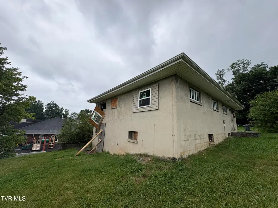 823 Maple Street, Bristol, VA 24201 - #3