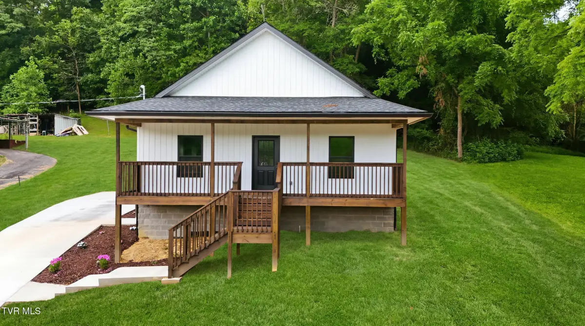 389 Wallace Pike, Bristol, VA 24201 - #1