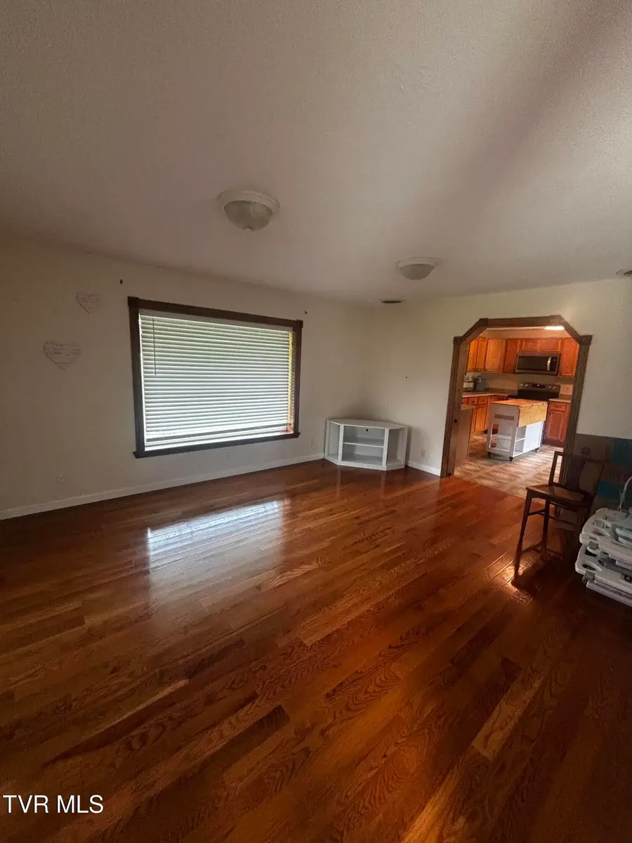 803 Middle Wallens Creek Road, Duffield, VA 24244 - #3