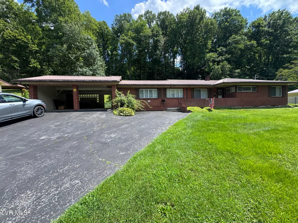 1420 East Shawnee Avenue, Big Stone Gap, VA 24219 - #1