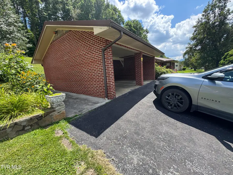 1420 East Shawnee Avenue, Big Stone Gap, VA 24219 - #2