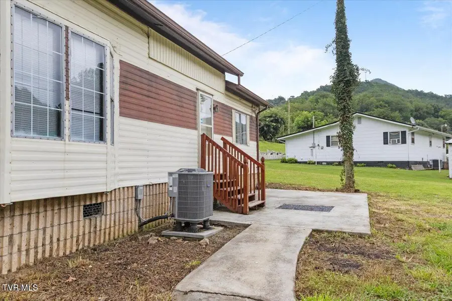 205 Jenkins Hollow Road, Elizabethton, TN 37643 - #3