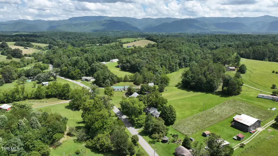 950 Middle Creek Road, Afton, TN 37616 - #3