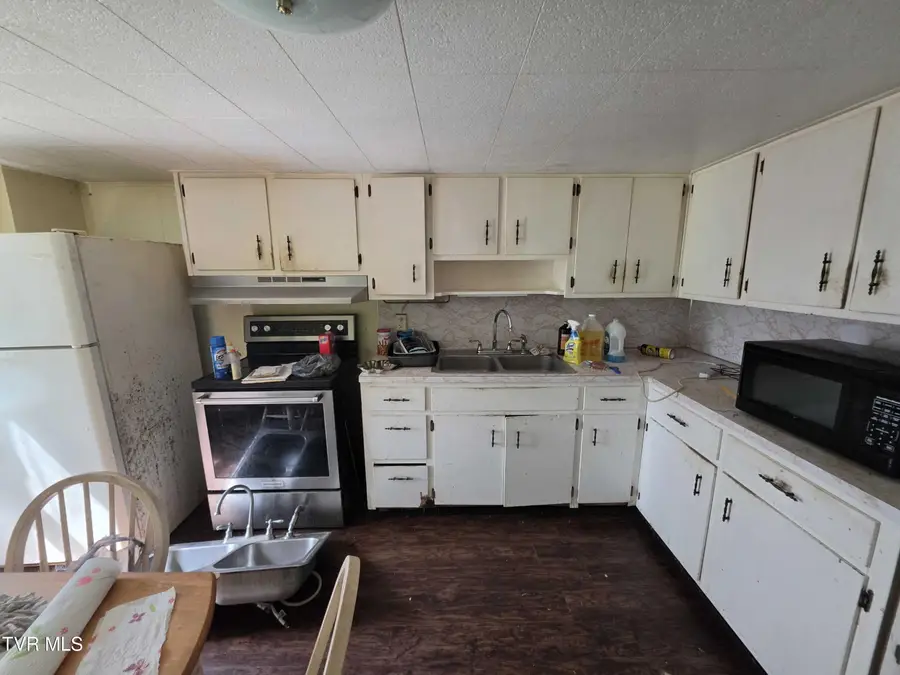 1043 West Jackson Street, Gate City, VA 24251 - #3