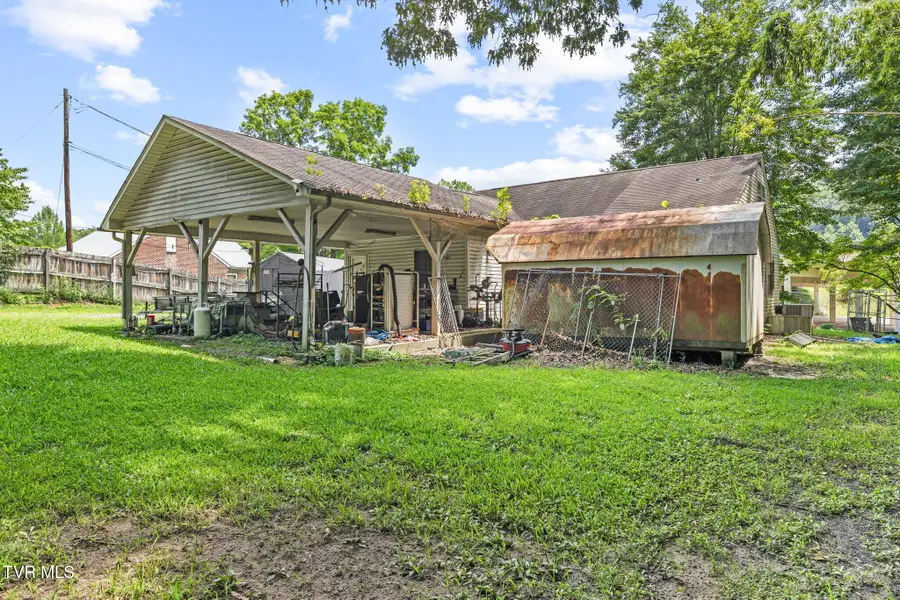 114 Railroad Avenue, Oliver Springs, TN 37840 - #3