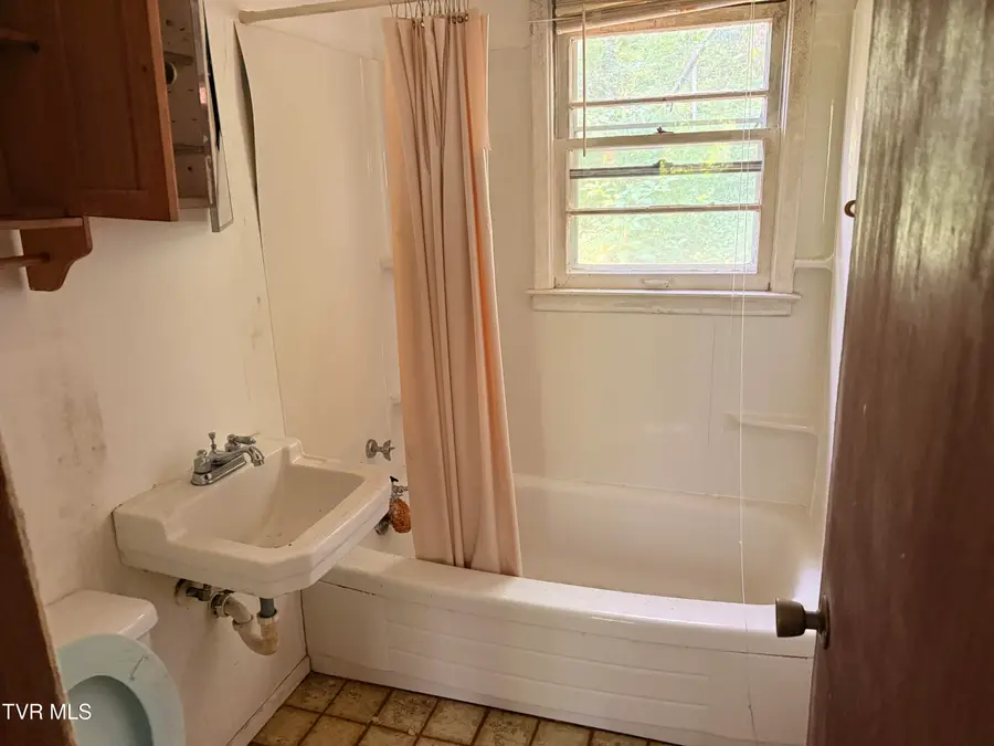 253 Old Weaver Pike, Bluff City, TN 37618 - #3