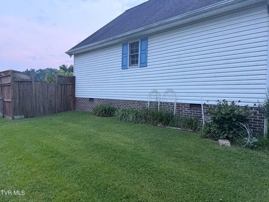 106 Northeast Kelly Street, Wise, VA 24293 - #3