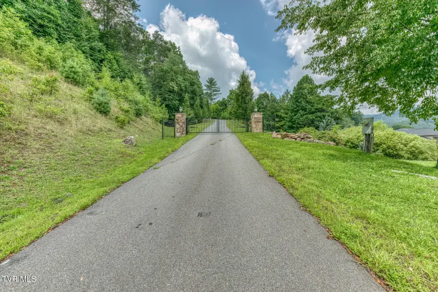 154 Highway 143, Roan Mountain, TN 37687 - #3