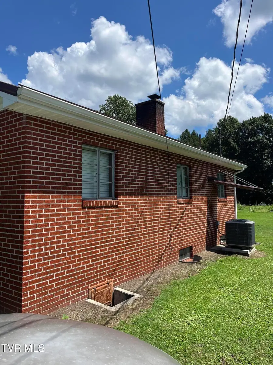406 West 2nd Avenue, Big Stone Gap, VA 24219 - #3