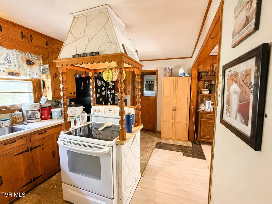 18204 Nordyke Road, Bristol, VA 24202 - #2