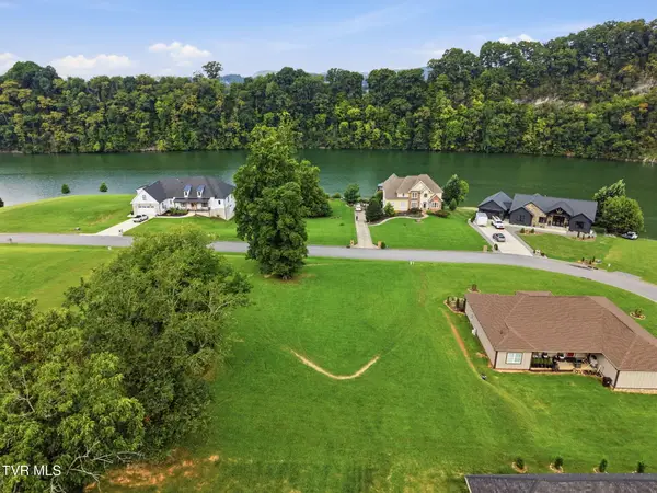 1205 Reynolds Road, Piney Flats, TN 37686