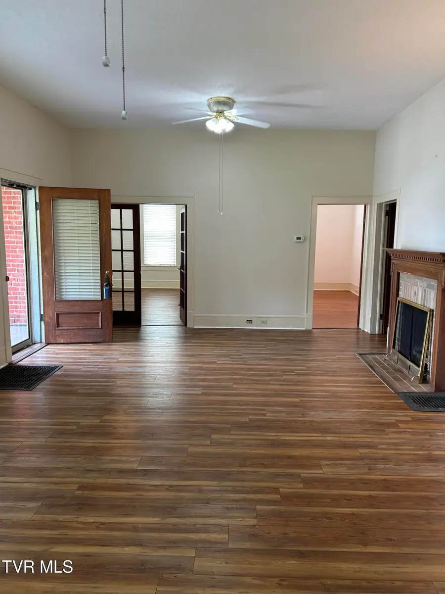 221 North Irish Street, Greeneville, TN 37745 - #3