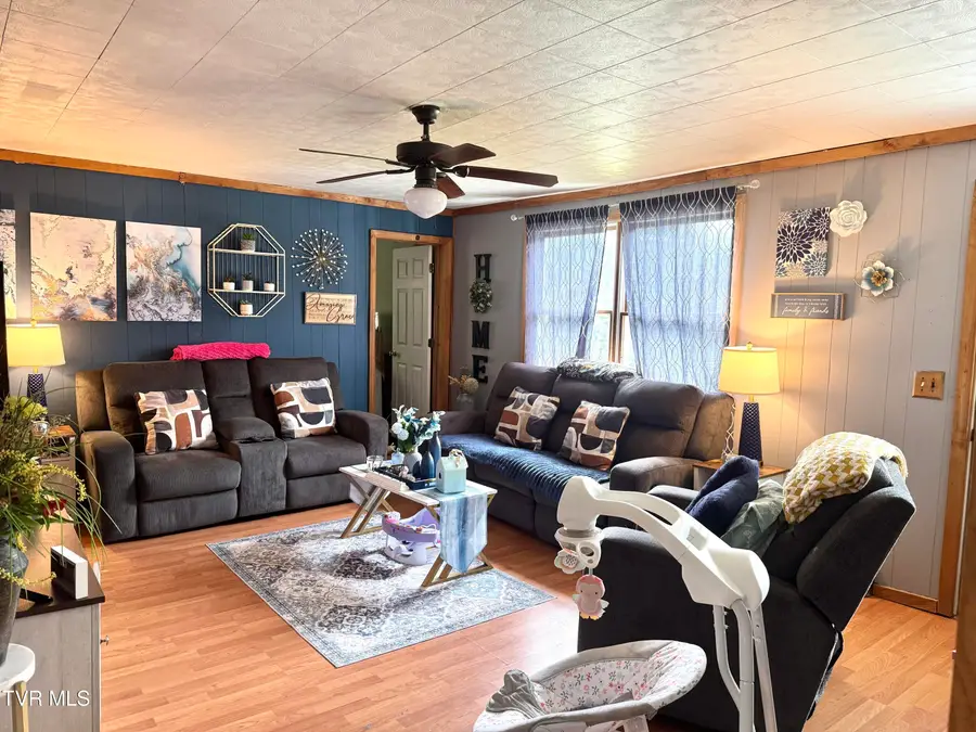 302 Northwest Poplar Street, Norton, VA 24273 - #3
