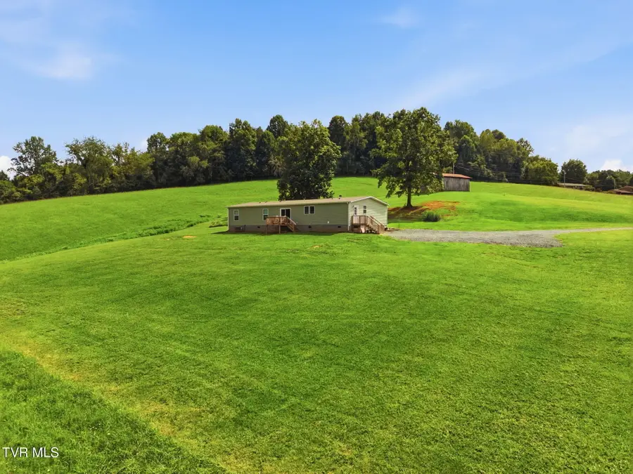 323 Fox Pvt Drive, Bluff City, TN 37618 - #2
