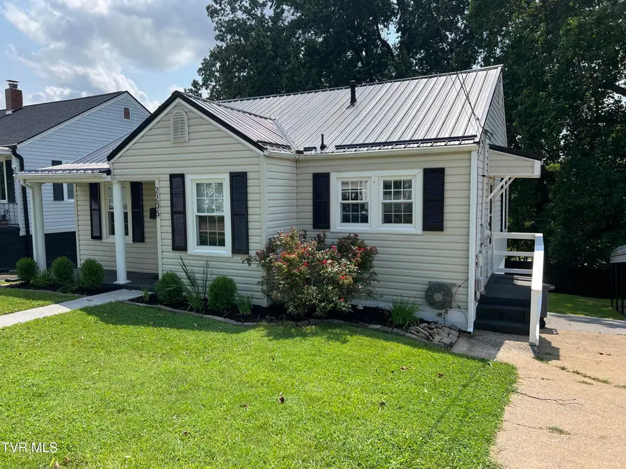 2205 Stadium Drive, Kingsport, TN 37664 - #2