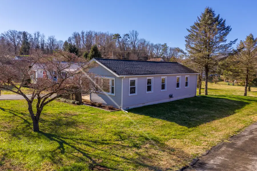 1011 Nave Street, Elizabethton, TN 37643 - #2
