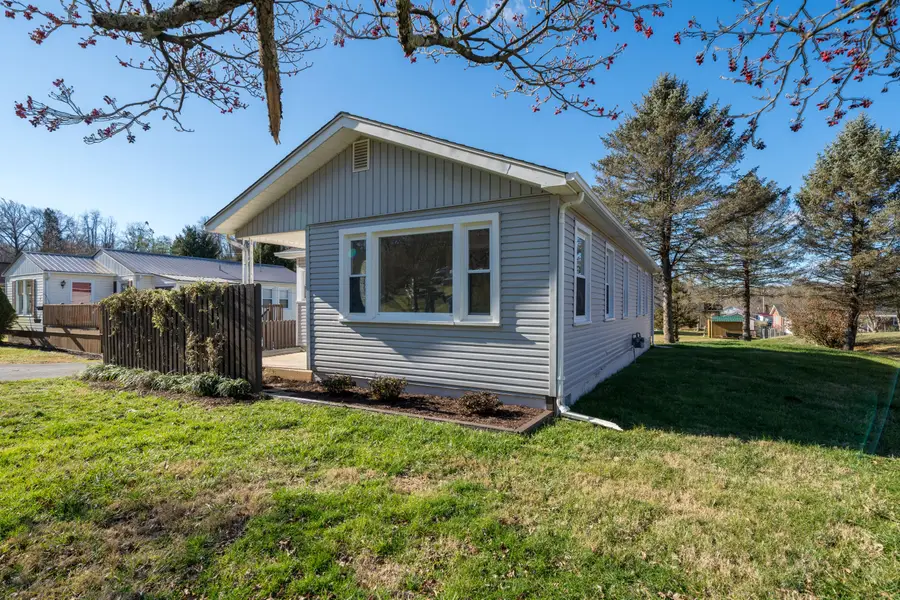 1011 Nave Street, Elizabethton, TN 37643 - #3