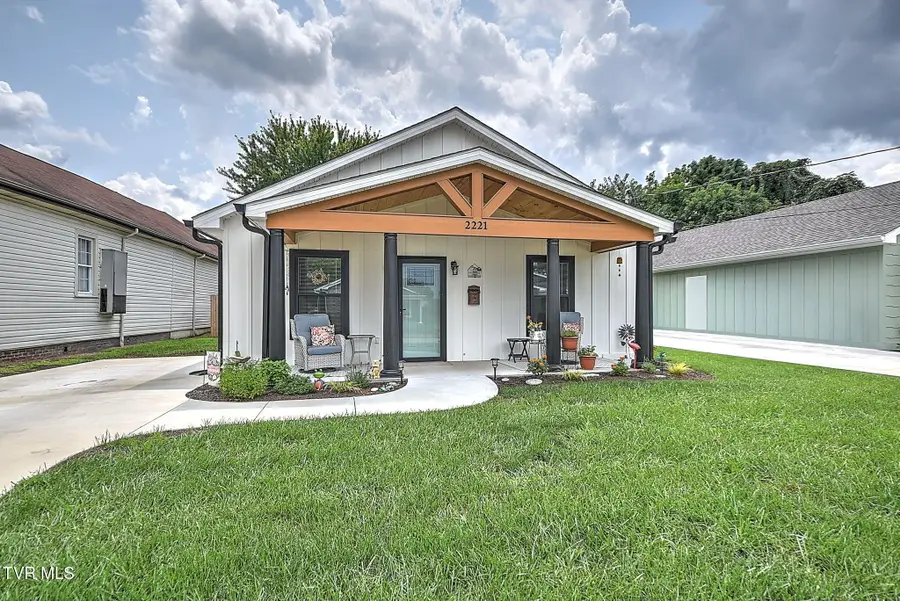 2221 Ashwood Avenue, Kingsport, TN 37664 - #2